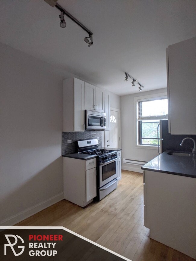 Building Photo - 2329 N Rockwell St