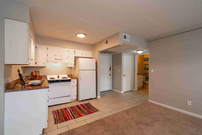 Kitchen - Parkside Apartments