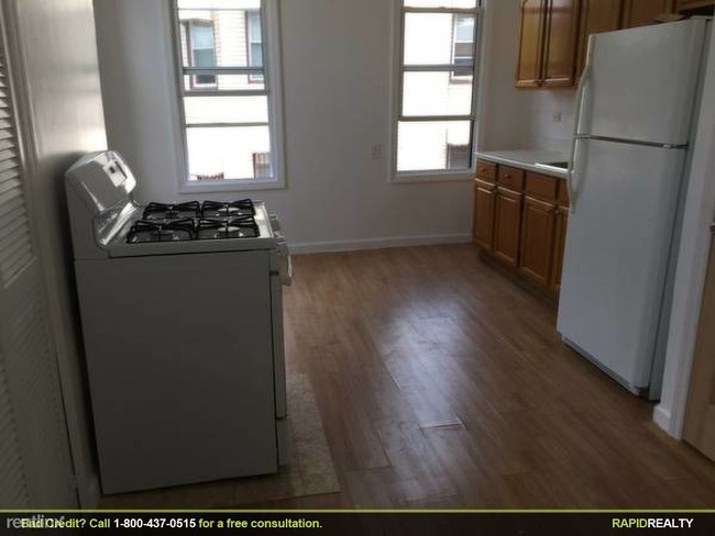 Foto del edificio - 6825 Forest Ave