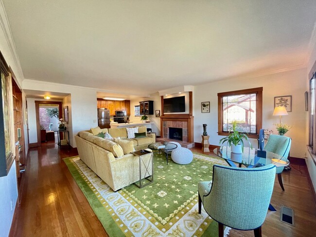 Building Photo - 189C-F-TL-CS