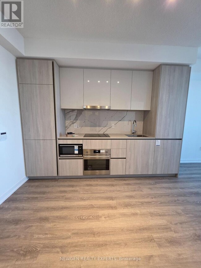 Photo du bâtiment - 8 Interchange Wy