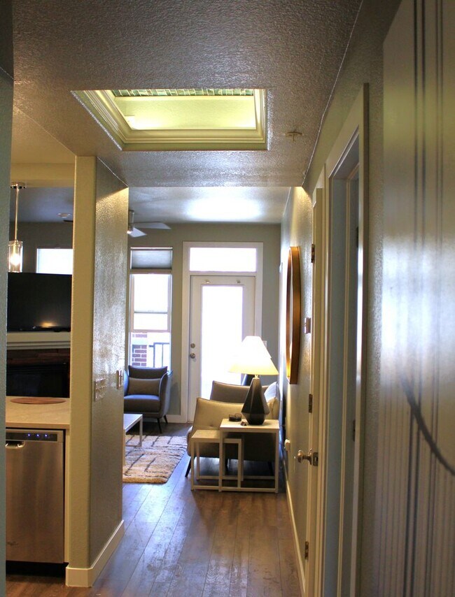 Building Photo - CHM-Pearl Street Condos
