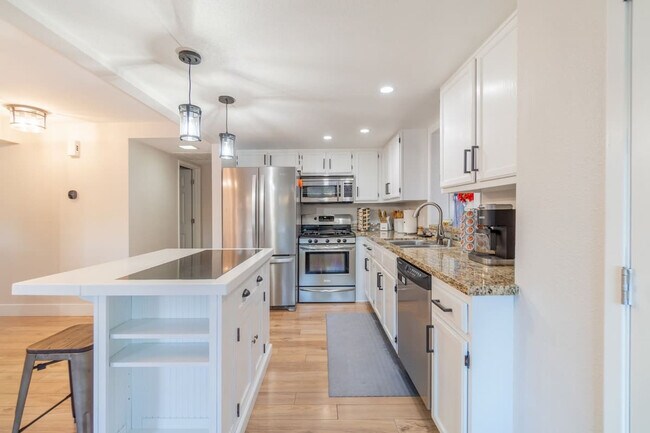 Foto del edificio - 6511 Enchanted Valley Dr