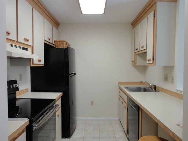 Building Photo - 30-305 Ledgewood Hills Dr