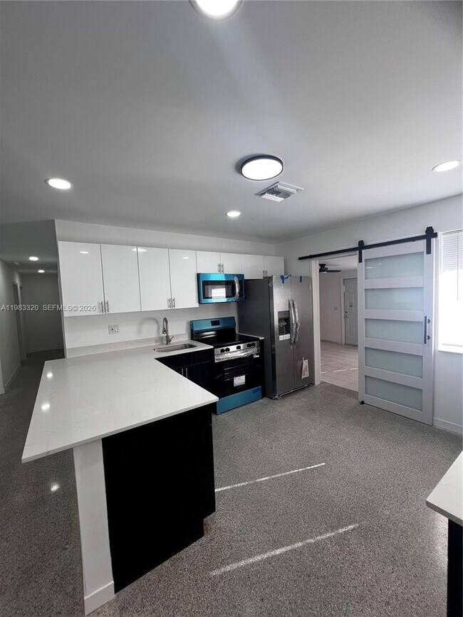 Foto del edificio - 3820 SW 16th St