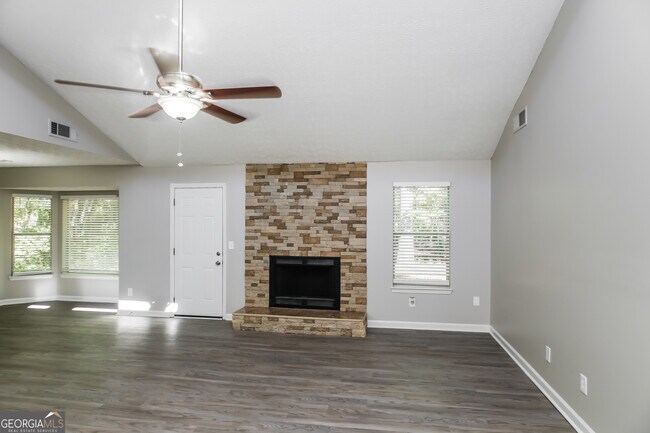 Building Photo - 11227 Hemlock Rd