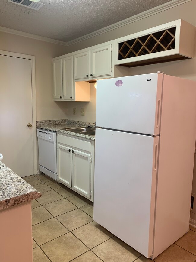 Kitchen (150-C) - 150 Burgin Ave