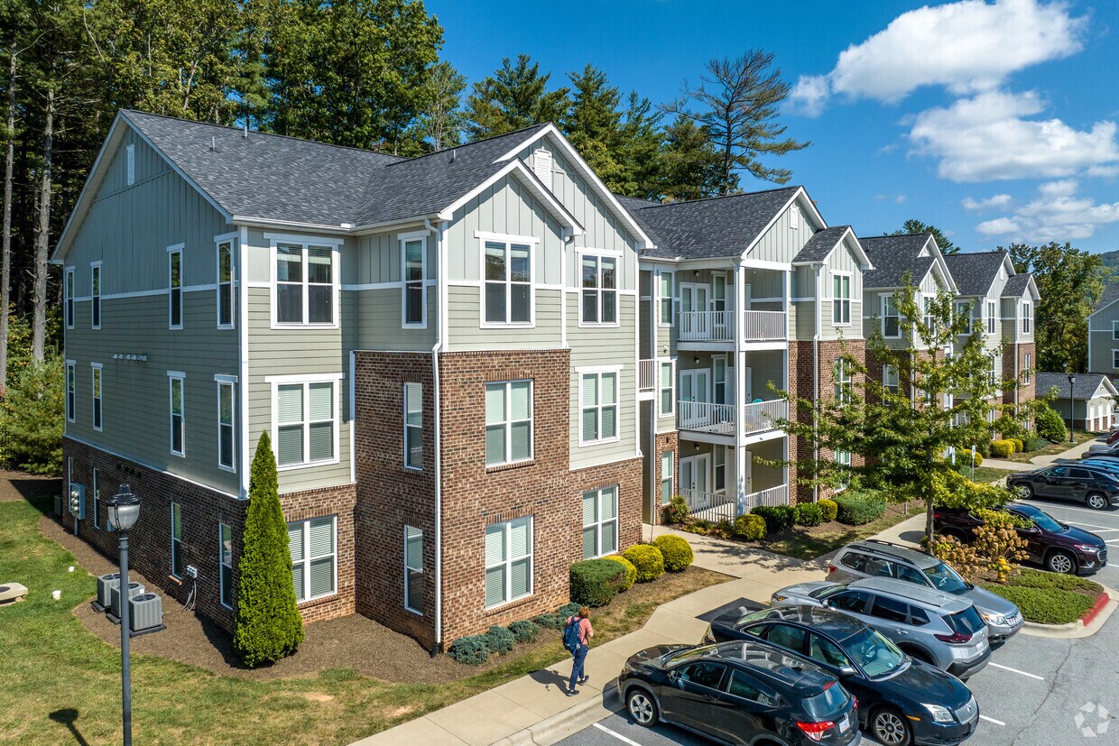 Seasons at Cane Creek Apartments in Fletcher, NC