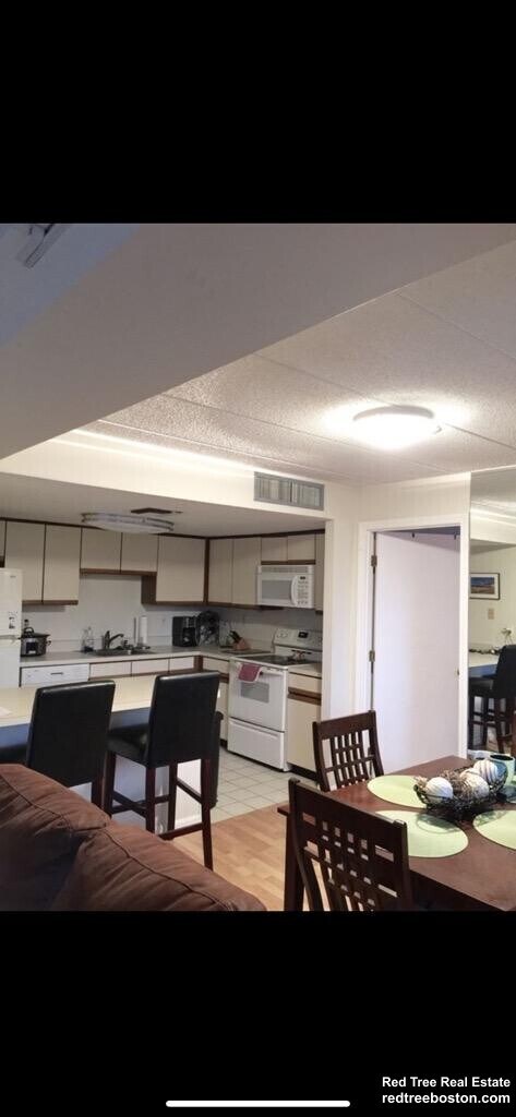 Foto del edificio - 90 Brainerd Rd