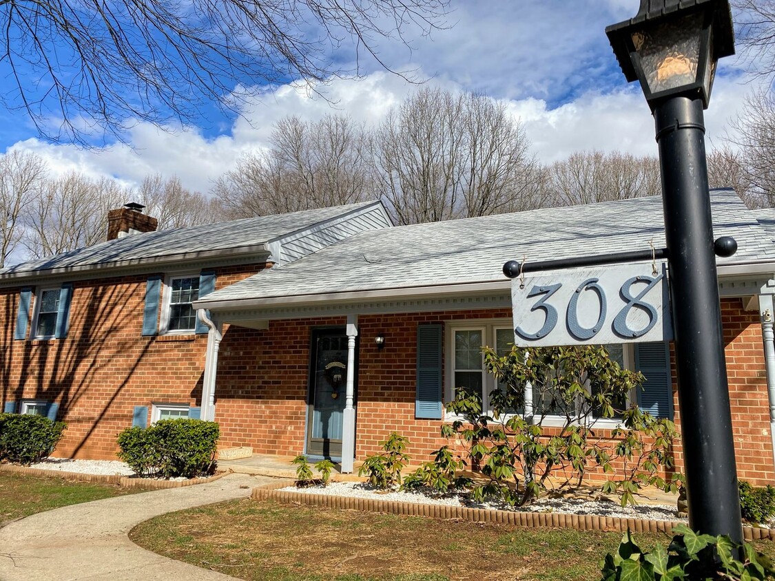 Photo - 308 College Park Drive