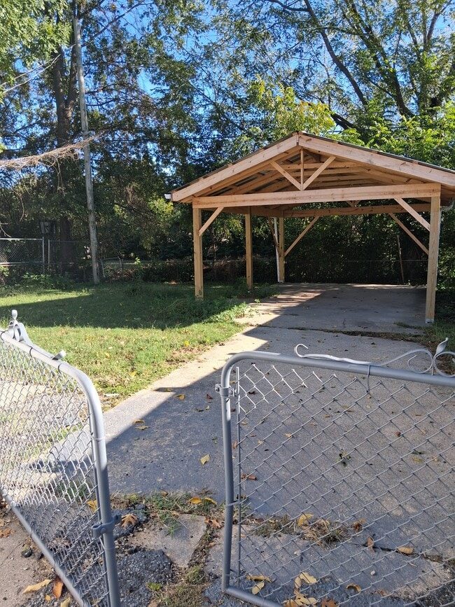 Photo - 4007 St Francis Ln House