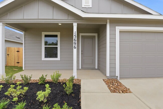 Foto del edificio - 15696 Plum Brk Dr