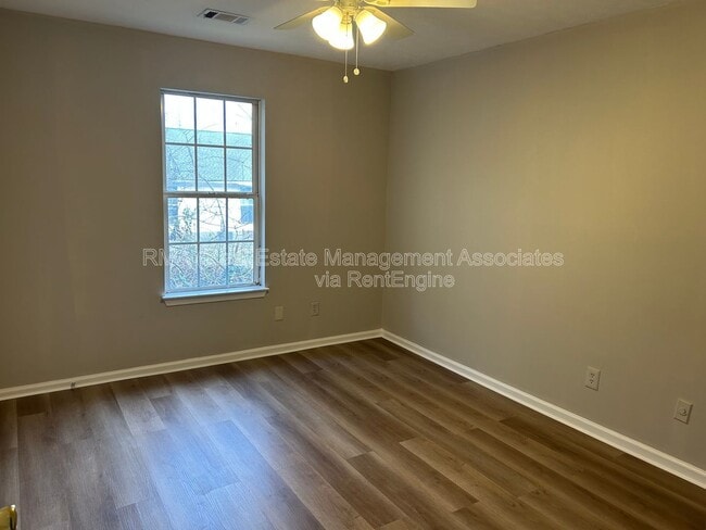 Foto del edificio - 819 E Solomon St