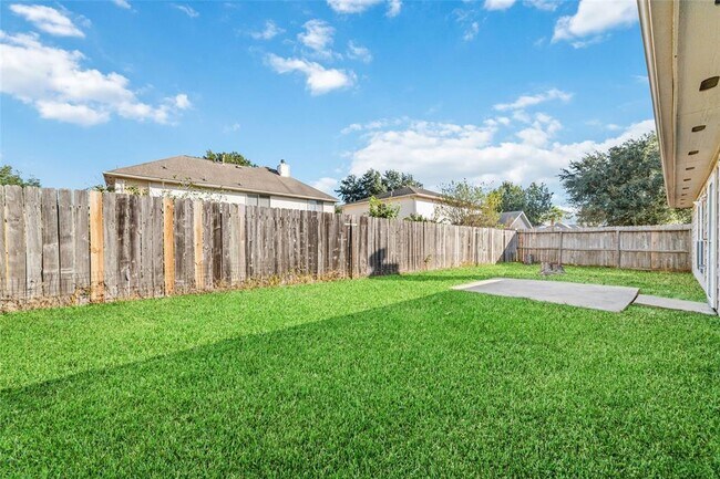 Foto del edificio - 19910 Cresent Creek Dr