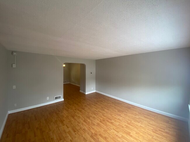 Building Photo - 863 Bosley Ave