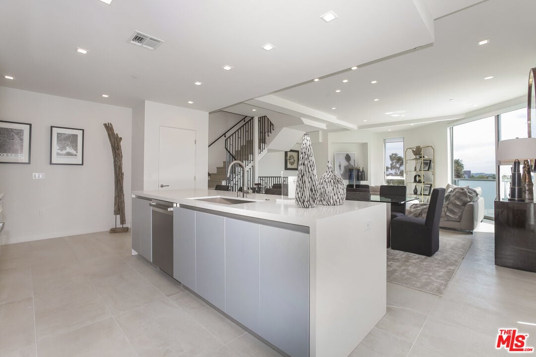 1125 N Kings Rd Unit 105, West Hollywood, CA 90069 Condo for Rent in