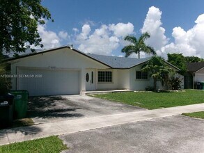 Building Photo - 10620 SW 146th Ct