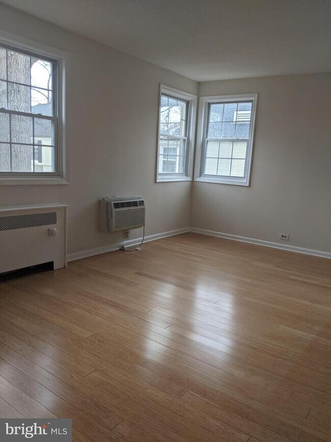 Building Photo - 4318 N Pershing Dr