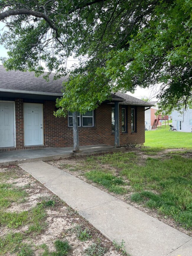 Building Photo - 765 Demaret Dr