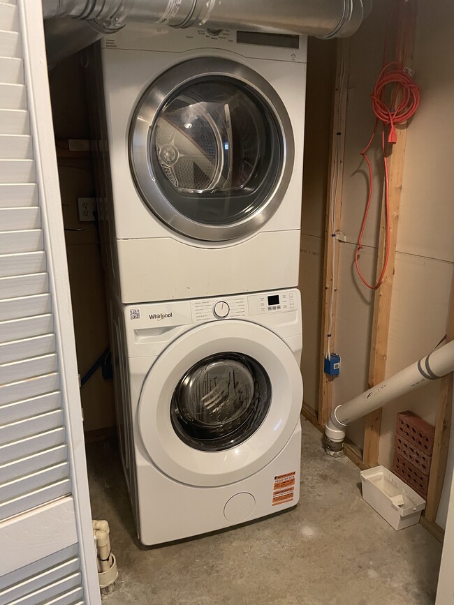 private washer and dryer - 249 Amberleigh Dr