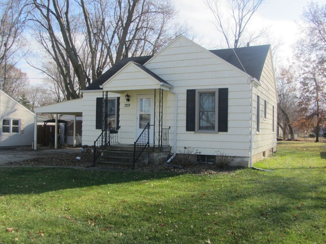 Primary Photo - Very sharp 2 BR house in Normal