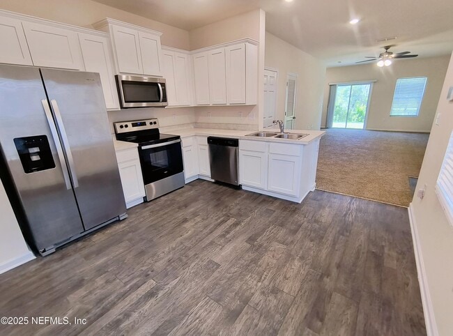 Building Photo - 201 Scotch Pebble Dr