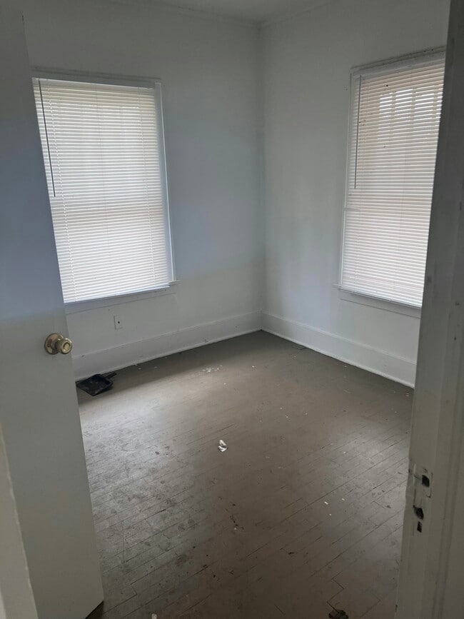 Building Photo - 442 E Lincoln Ave