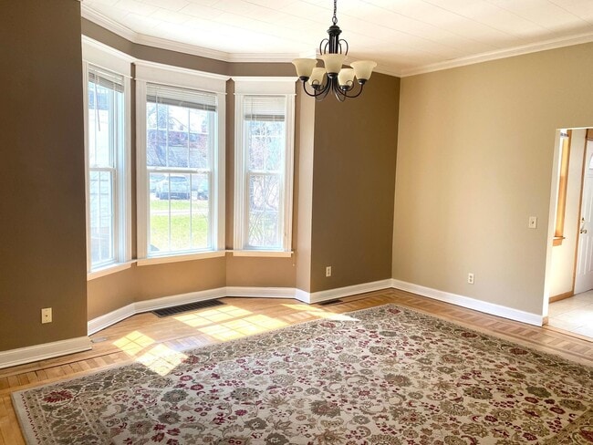 Building Photo - 305 8th Ave S