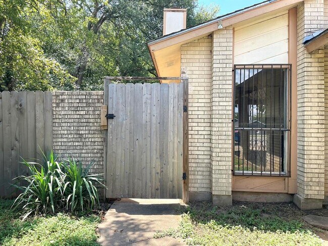 Building Photo - 5903 Harwill Cir