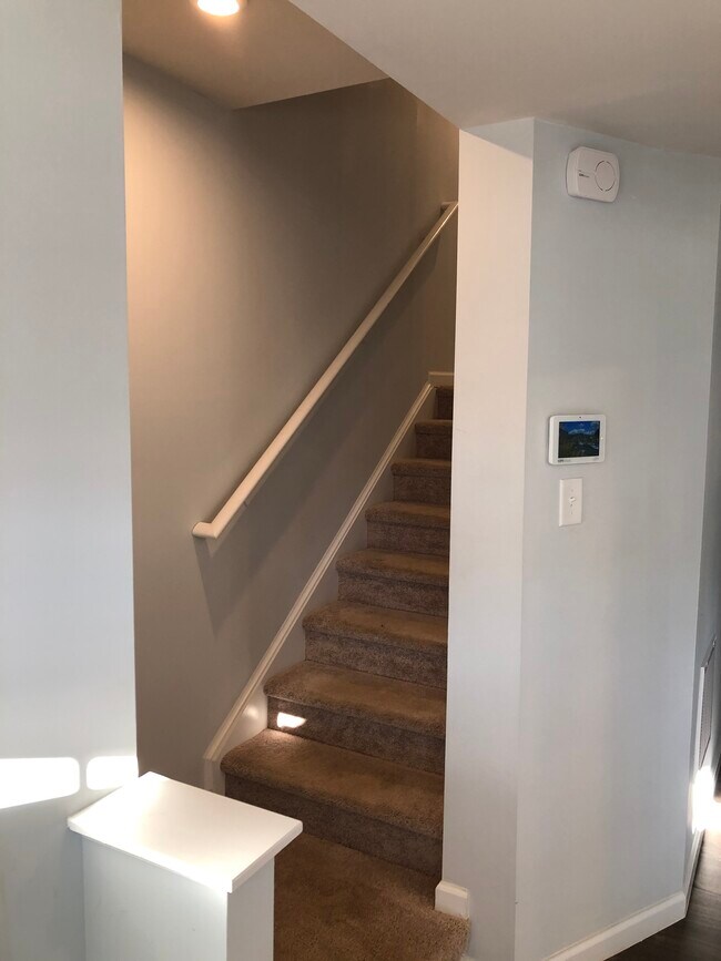 Stairs Going Up To Main Floor - 5202 Austin Knoll Ct