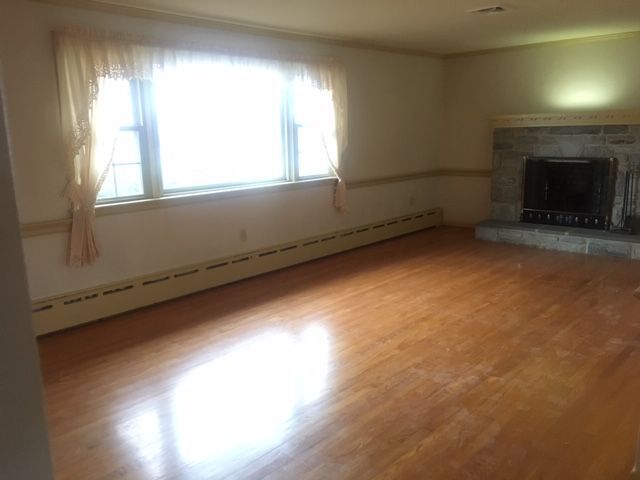 Building Photo - Well maintained ranch home.