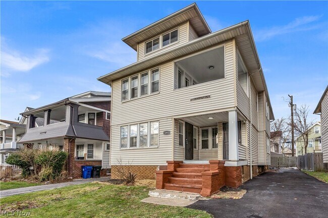 Foto del edificio - 11913 Buckingham Ave