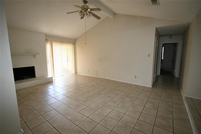 Foto del edificio - 8323 Daycoach Ln