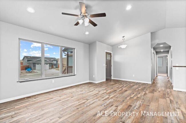 Building Photo - 304 Giants Dr