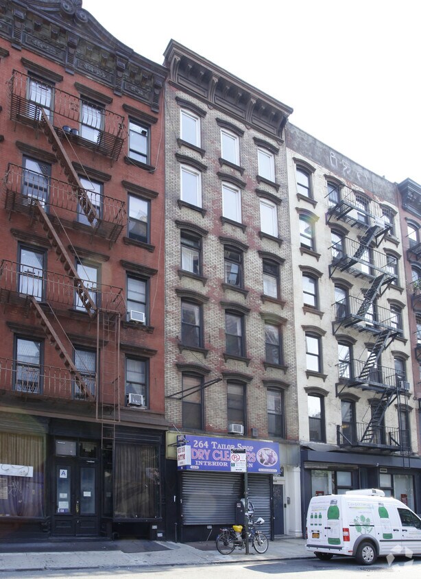 Building Photo - 264 Broome St