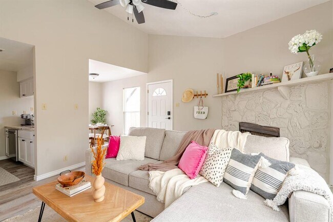Foto del edificio - 6307 Okner Ln