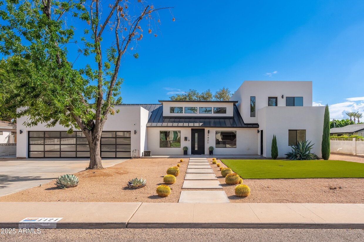 Foto principal - 4421 E Earll Dr