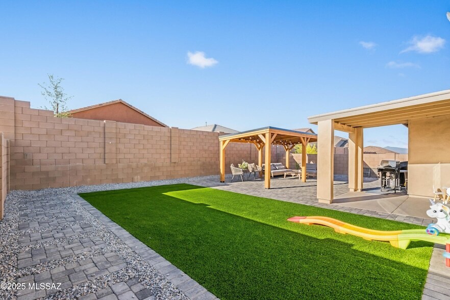 Foto principal - 890 W Calle Cajilla