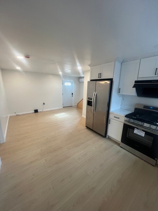 Building Photo - 1353 N Toledo Way