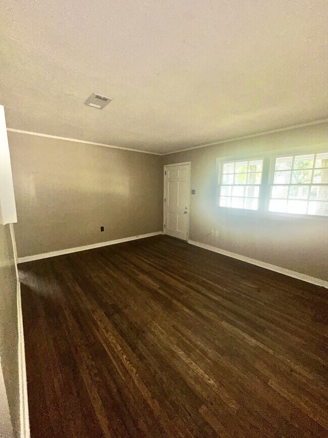 Foto del edificio - 106 Rosewood Cir