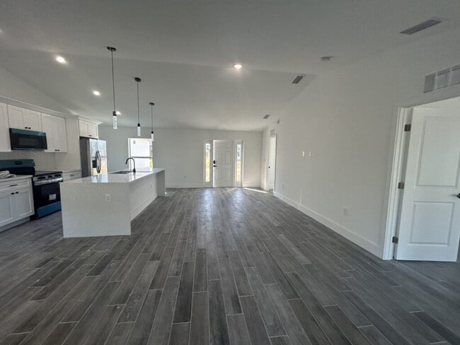 Building Photo - 1801 NW 13th Terrace