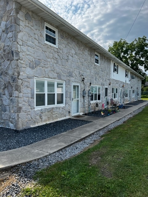 Building Photo - 120 Edgewood St