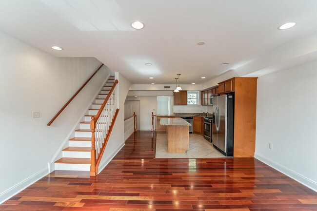 Building Photo - 922 S 15th St