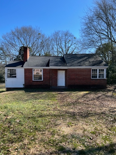 Primary Photo - 4 Ridgeway Dr