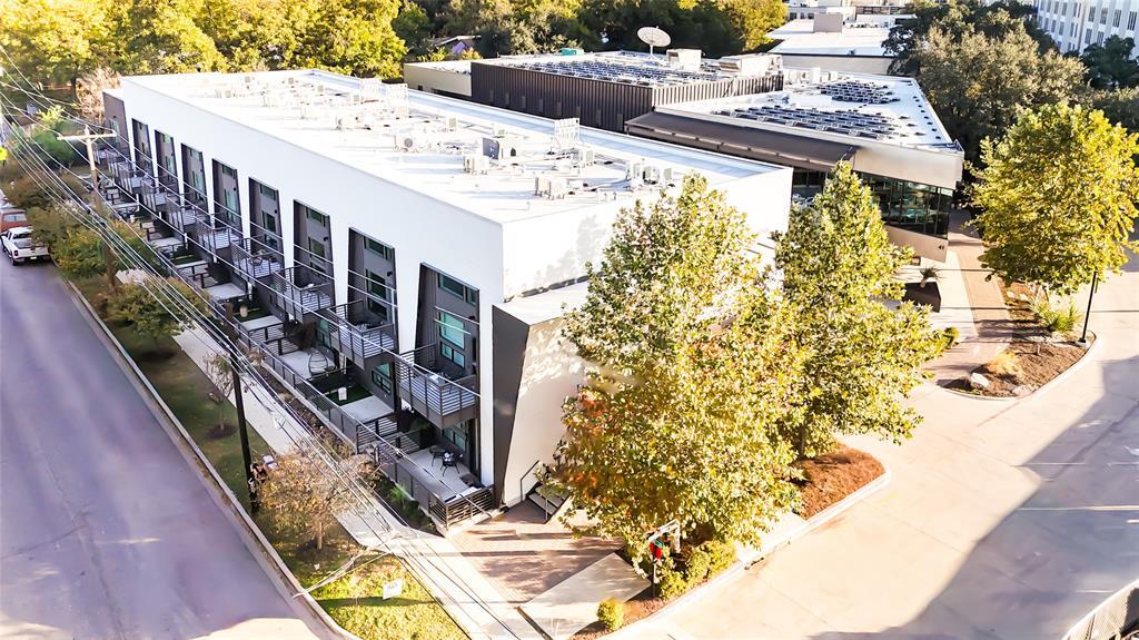 Primary Photo - 49 Navasota St