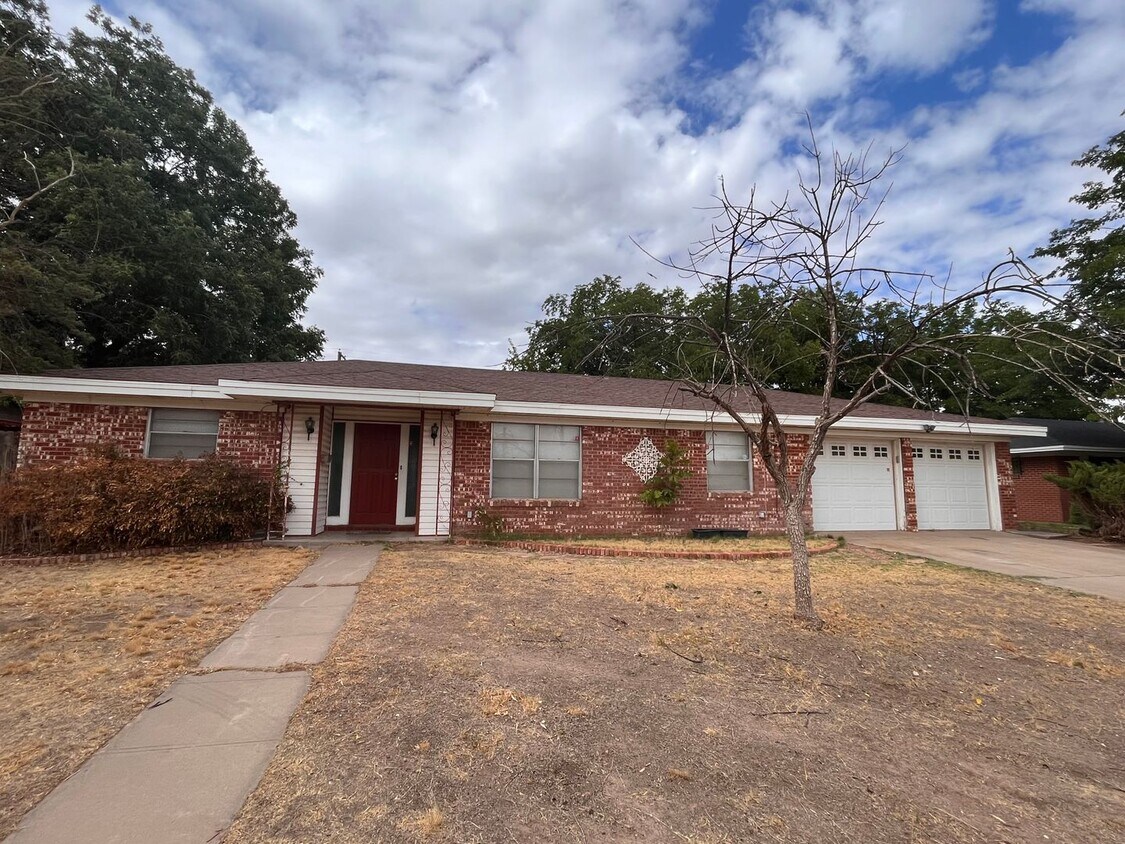 Primary Photo - Large home available now!