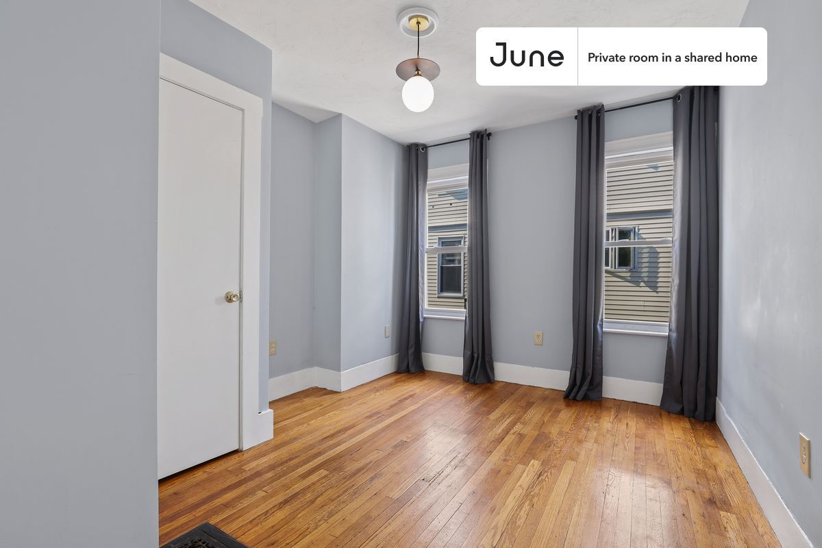 Room in Shared 3 bed/2 bath home - Room in Shared 3 bed/2 bath home