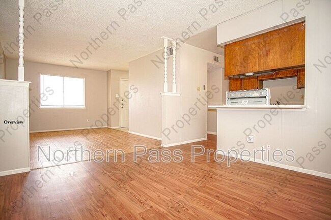 Foto del edificio - 8548 Arboleda Dr