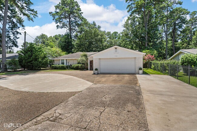 Building Photo - 3 BEDROOM 3 BATH W/ STUDIO APARTMENT