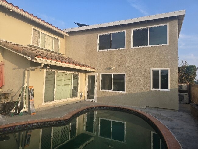 Building Photo - 4752 Amberwood Ave